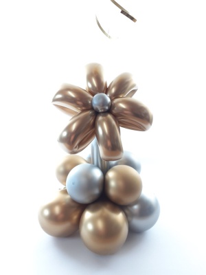 Balloon flower gift in a box, gold and silver