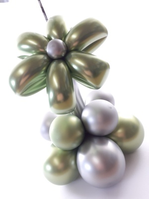 Balloon flower gift in a box, green and silver