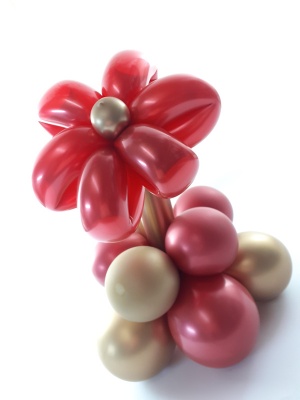 Balloon flower gift in a box, red and gold