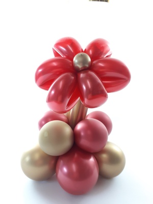 Balloon flower gift in a box, red and gold